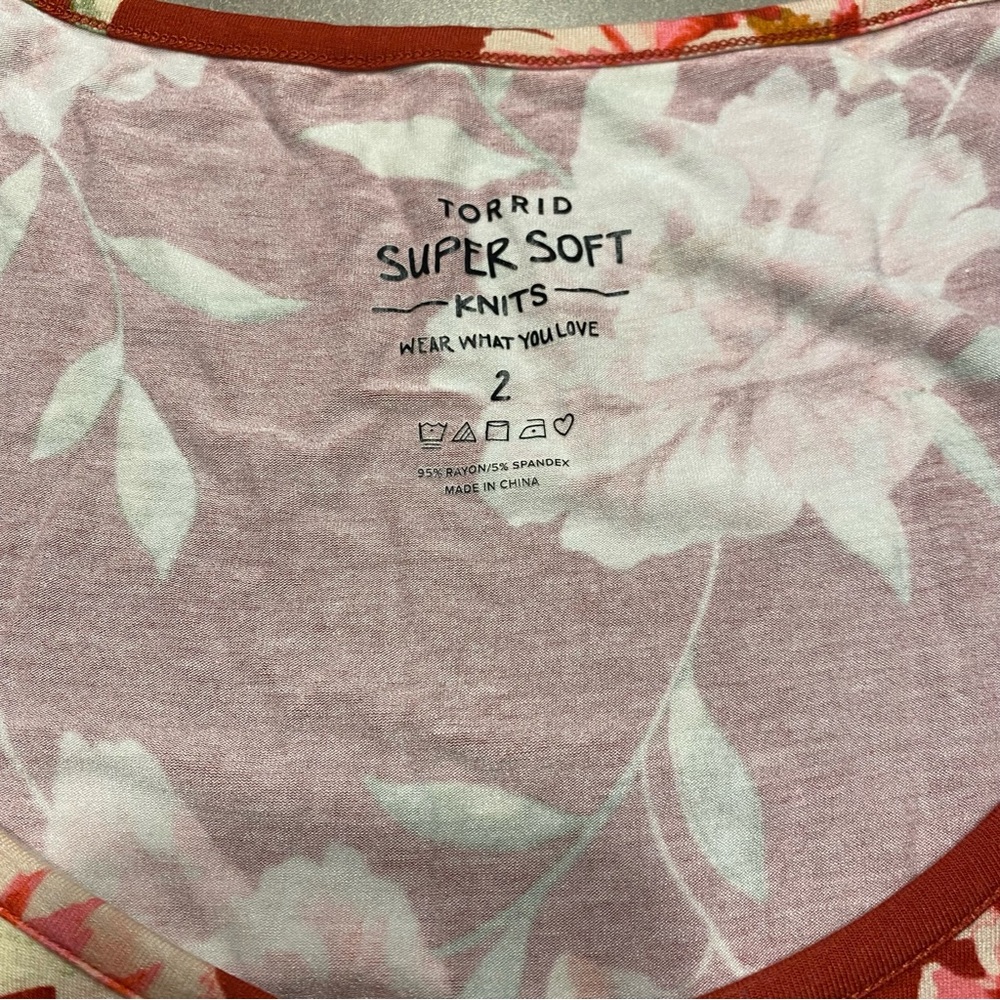 Torrid Super Soft Knits size 2 top with buttons and elastic waist - Picture 3 of 9